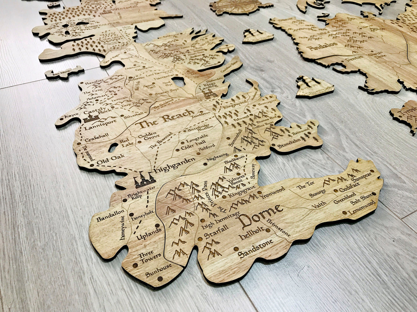 Mayan Corner - Westeros seven kingdom wooden map wall decor, Essos G.G Martin wall art, Game of Thrones details map wall decoration