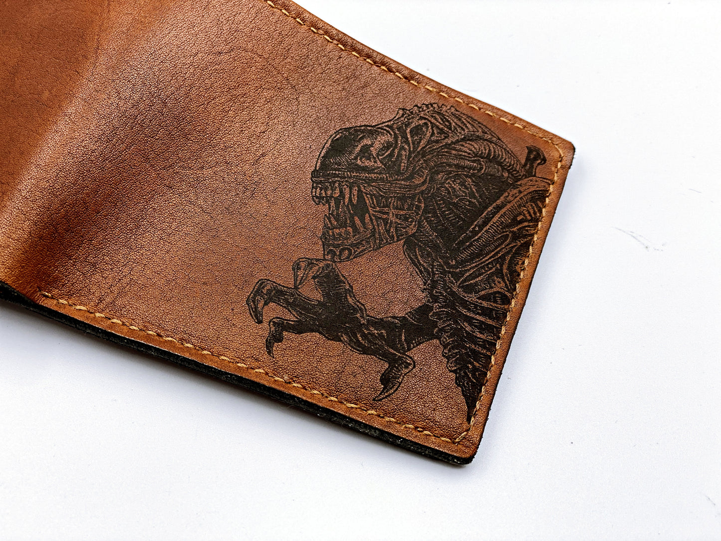 Mayan Corner - Predator vs Aliens xenomorph monster leather handmade men's wallet, custom gifts for him, father's day gifts, anniversary gift for men