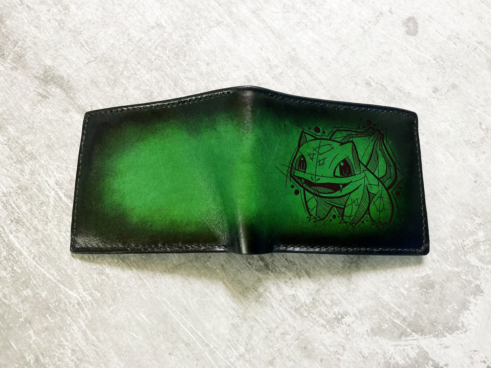 Bulbasaur Grass pokemon art gift ideas, customized leather wallet, pokemon drawing wallet, pokemon leather gift ideas for boyfriend, husband