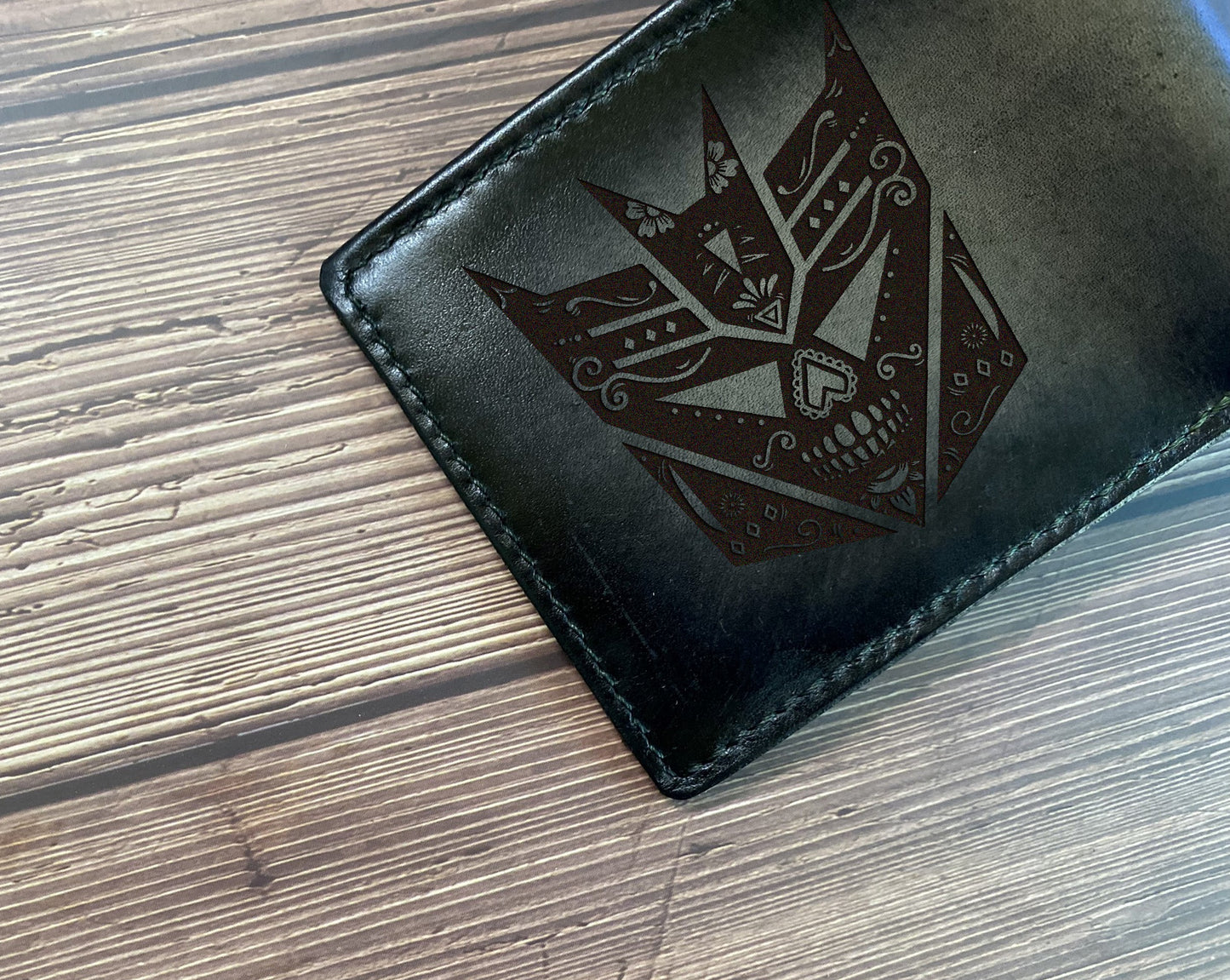 Autobot Decepticon logo engraved wallet, transformers art wallet, customized transformers wallet for him